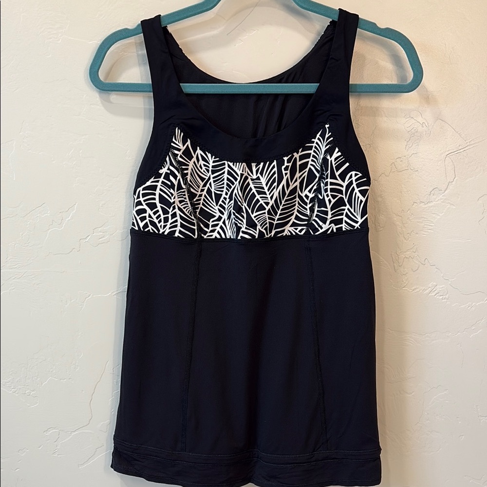 Lululemon Black and White Sleeveless Top